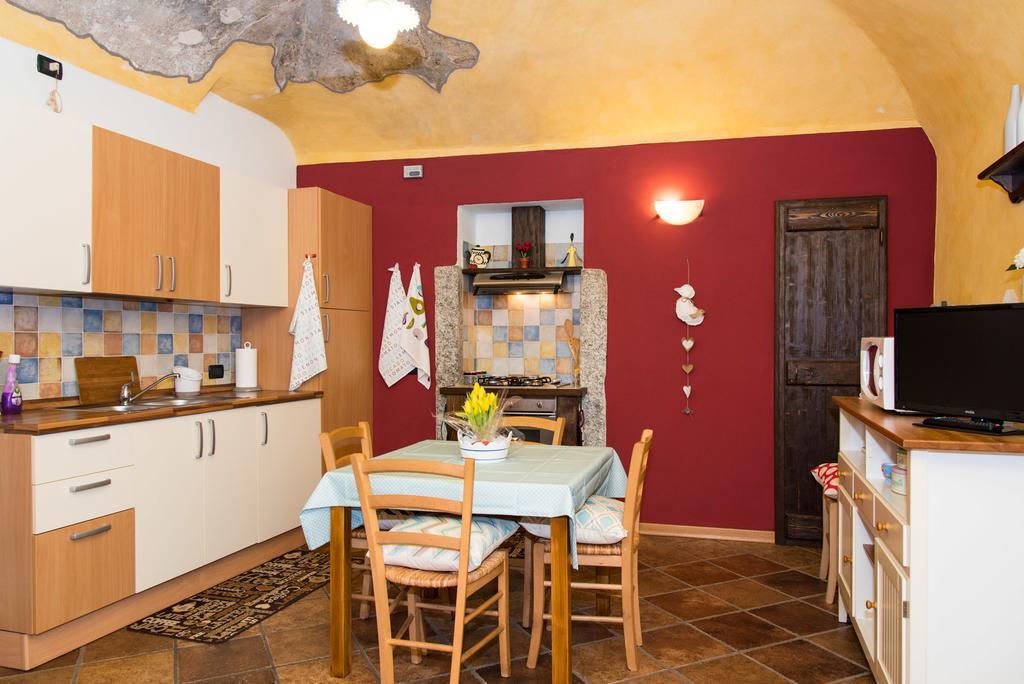 Casa Corte Alla Rocca Arona Exterior photo
